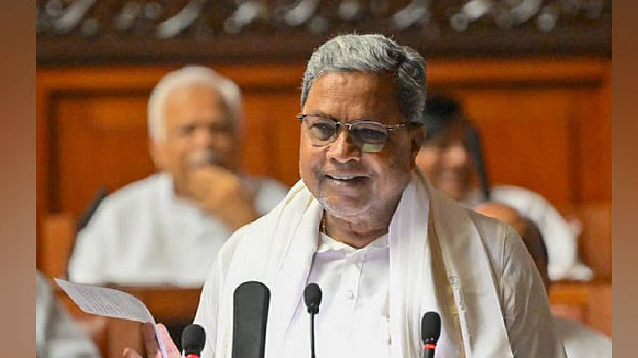Karnataka Budget 2023: కర్ణాటక ఎన్నికల వేళ ఇచ్చిన 5 హామీల అమలుకు బడ్జెట్ కేటాయింపులు.. ఇక తెలంగాణలోనూ ఇదే ఫార్ములా? Karnataka Budget 2023: కర్ణాటక ఎన్నికల వేళ ఇచ్చిన 5 హామీల అమలుకు బడ్జెట్ కేటాయింపులు.. ఇక తెలంగాణలోనూ ఇదే ఫార్ములా?
