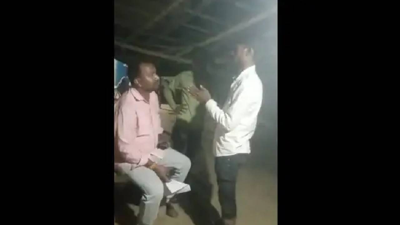 Crime News: దళితుడితో చెప్పులు నాకించిన వ్యక్తి.. ఆ తర్వాత.. Crime News: దళితుడితో చెప్పులు నాకించిన వ్యక్తి.. ఆ తర్వాత..