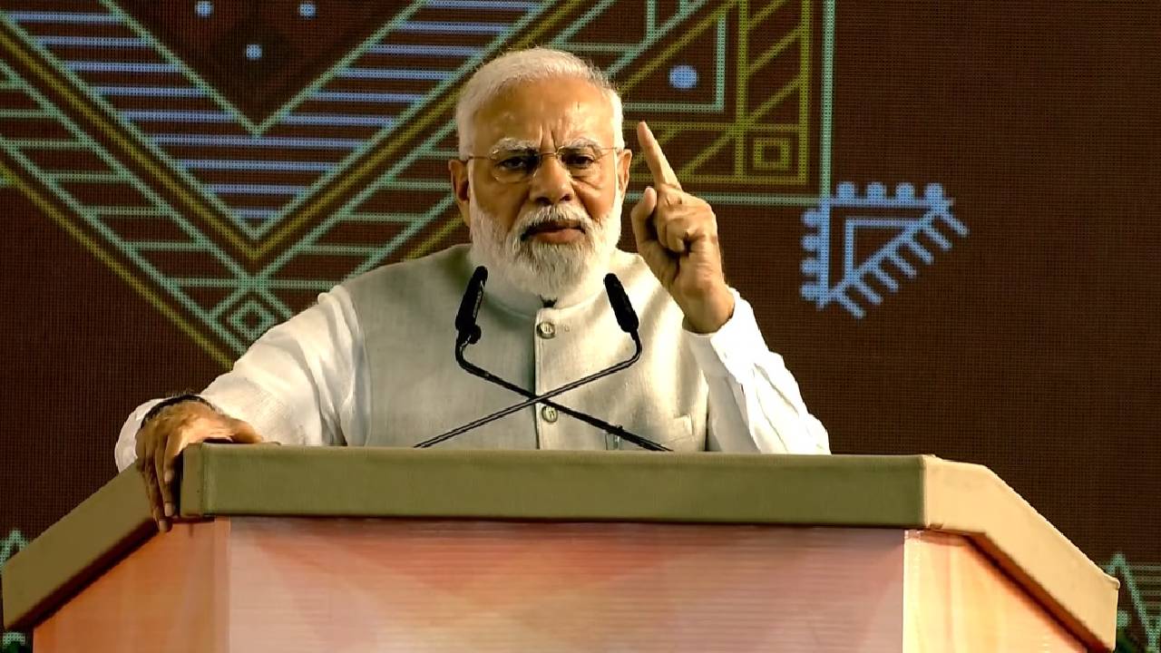 Narendra Modi: అందుకే ప్రతిపక్ష పార్టీలన్నీ కలుస్తున్నాయి.. వాళ్లని నమ్మొద్దు.. ఎందుకంటే? Narendra Modi: అందుకే ప్రతిపక్ష పార్టీలన్నీ కలుస్తున్నాయి.. వాళ్లని నమ్మొద్దు.. ఎందుకంటే?