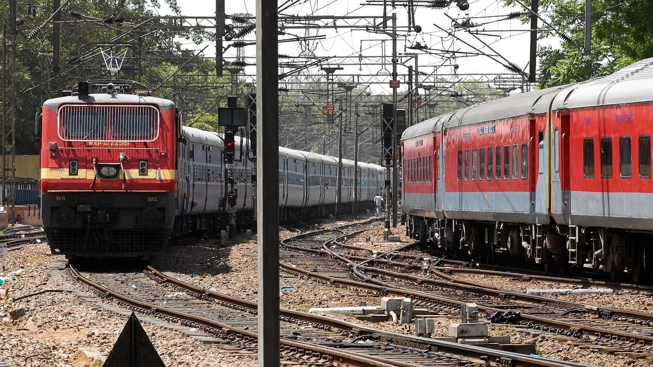 Trains Cancelled: ఆగస్టు 6వ తేదీ వరకు ఆ ప్రాంతాల్లో ప్యాసింజర్ రైళ్లు రద్దు.. 22 ఎంఎంటీఎస్ రైళ్లు కూడా .. Trains Cancelled: ఆగస్టు 6వ తేదీ వరకు ఆ ప్రాంతాల్లో ప్యాసింజర్ రైళ్లు రద్దు.. 22 ఎంఎంటీఎస్ రైళ్లు కూడా ..