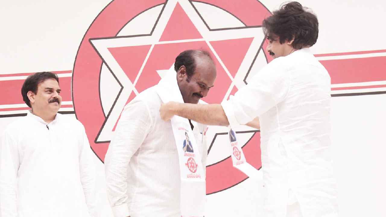 Pawan Kalyan : మీ ప్రాణాలకు నా ప్రాణం అడ్డు, జనం బాగుండాలంటే జగన్ పోవాలి- పవన్ కల్యాణ్ Pawan Kalyan : మీ ప్రాణాలకు నా ప్రాణం అడ్డు, జనం బాగుండాలంటే జగన్ పోవాలి- పవన్ కల్యాణ్