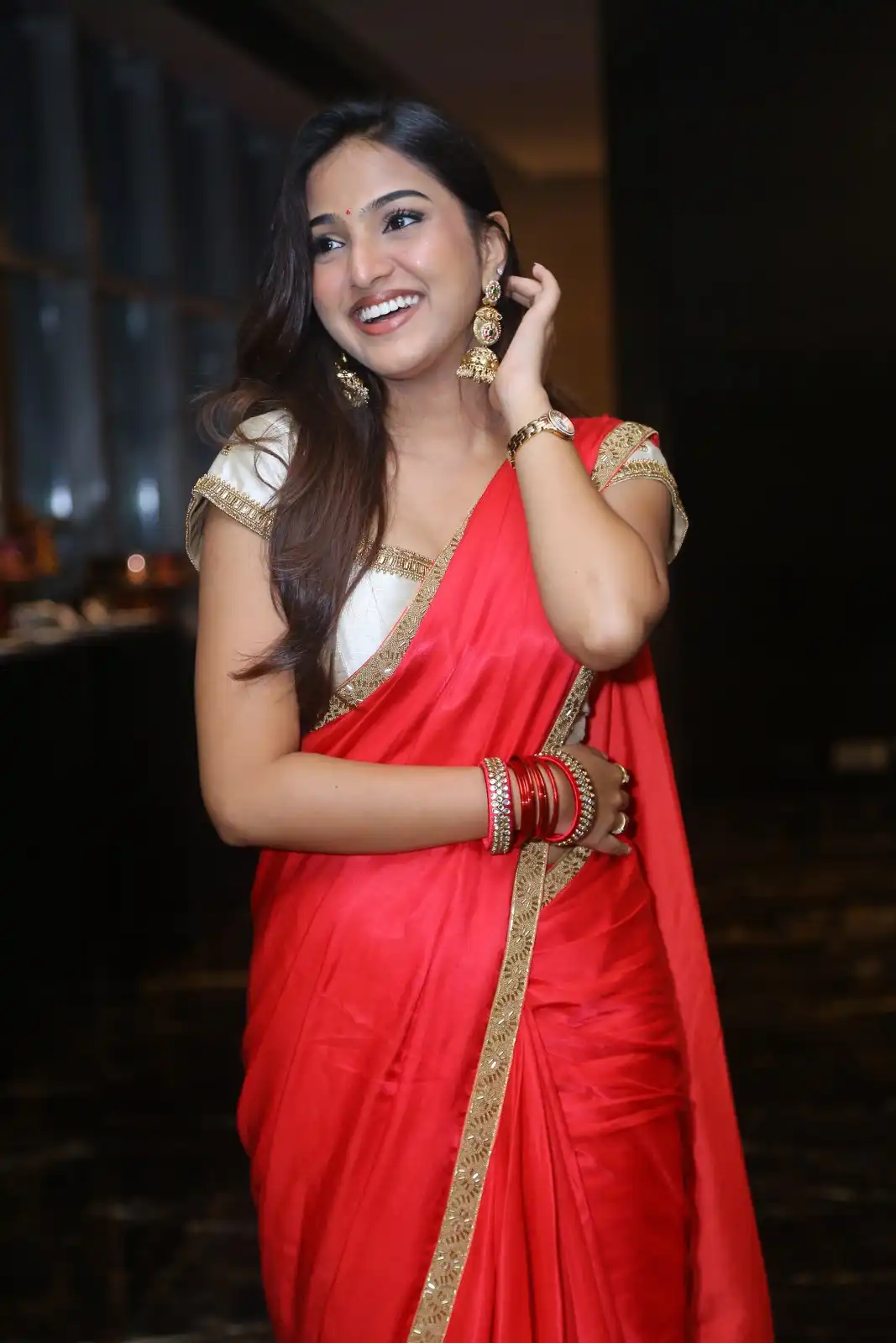 Pranavi Manukonda Stunning Looks in Saree at Slum Dog Husband Movie Pre Release Event