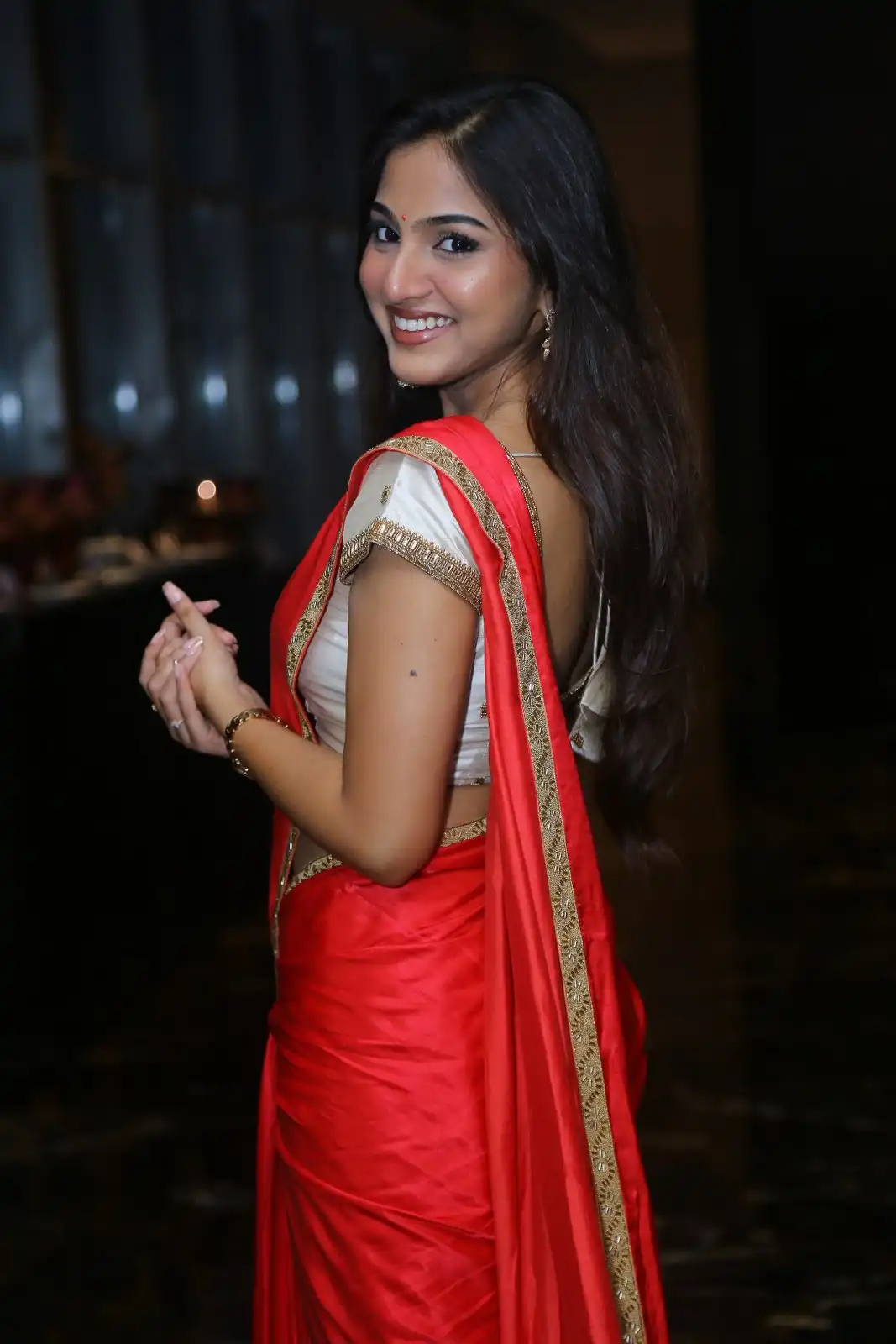 Pranavi Manukonda Stunning Looks in Saree at Slum Dog Husband Movie Pre Release Event
