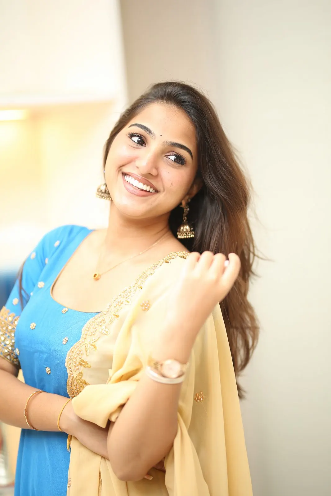 Pranavi Manukonda mesmerizing looks at Slum Dog Husband movie promotions