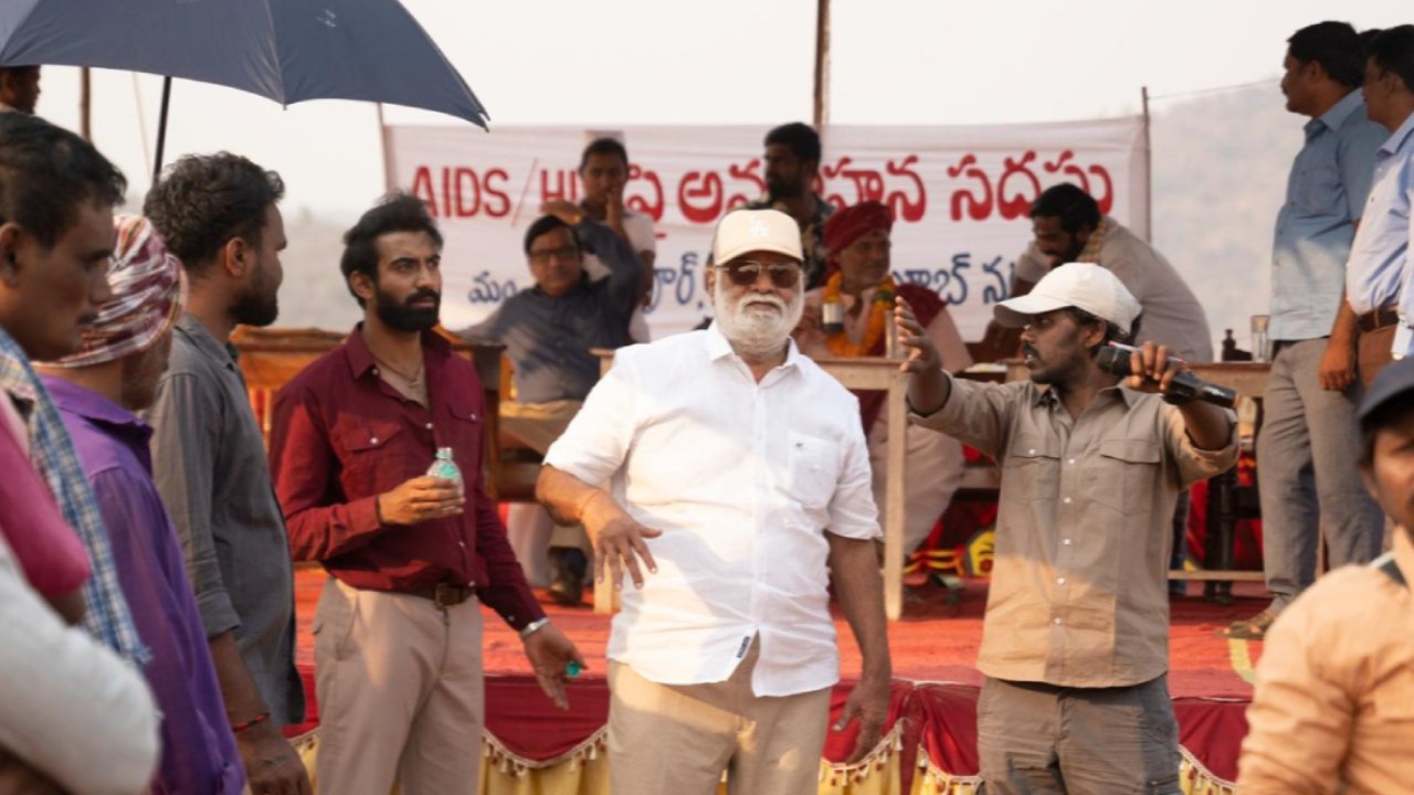 Raghavendra Rao in Sarkaru Naukari shooting