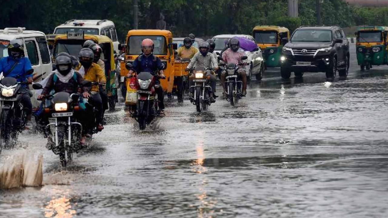 Telangana Rain Alert: తెలంగాణలో మూడు రోజులు వర్షాలు.. పలు జిల్లాల్లో ఎల్లో అలర్ట్ జారీ Telangana Rain Alert: తెలంగాణలో మూడు రోజులు వర్షాలు.. పలు జిల్లాల్లో ఎల్లో అలర్ట్ జారీ