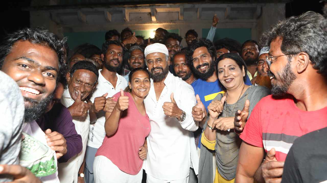 Lal Salaam : లాల్ సలామ్ షూటింగ్కి గుడ్ బై అంటున్న మొయ్దీన్ భాయ్.. అలియాస్ రజినీకాంత్! Lal Salaam : లాల్ సలామ్ షూటింగ్కి గుడ్ బై అంటున్న మొయ్దీన్ భాయ్.. అలియాస్ రజినీకాంత్!