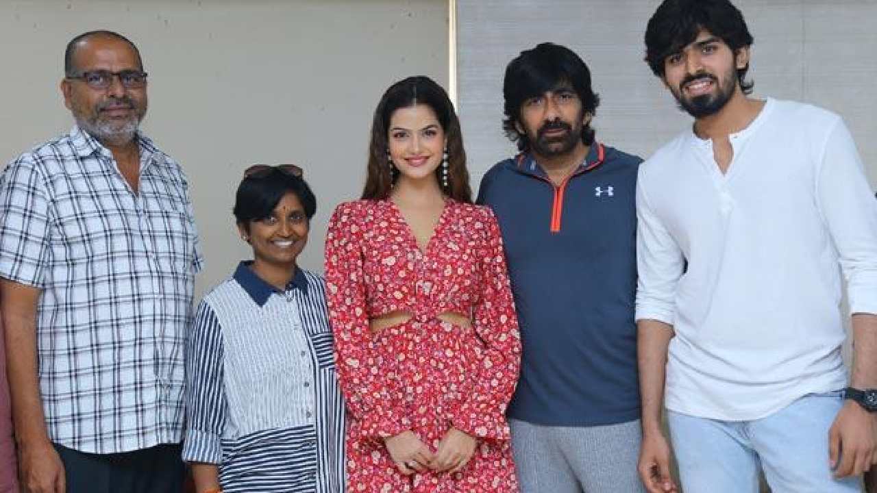 Raviteja : తన వారసుడు కంటే ముందు.. తమ్ముడు కొడుకుని లాంచ్ చేస్తున్న రవితేజ.. మిస్టర్ ఇడియట్! Raviteja : తన వారసుడు కంటే ముందు.. తమ్ముడు కొడుకుని లాంచ్ చేస్తున్న రవితేజ.. మిస్టర్ ఇడియట్!