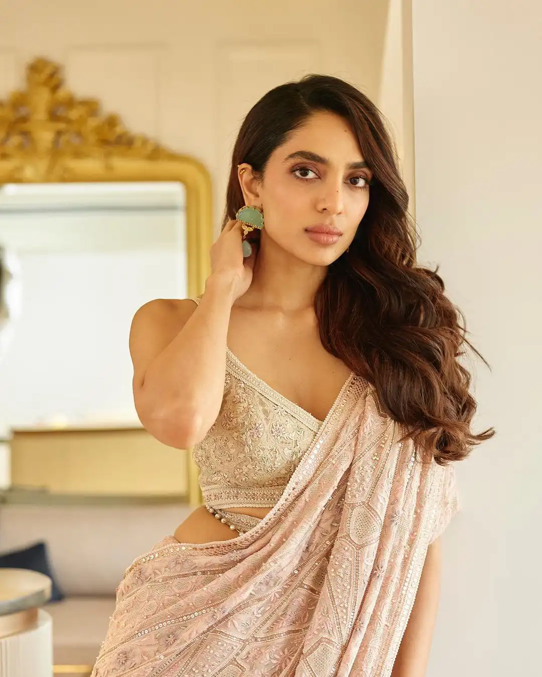 Sobhita Dhulipala mesmerizing looks in saree photos