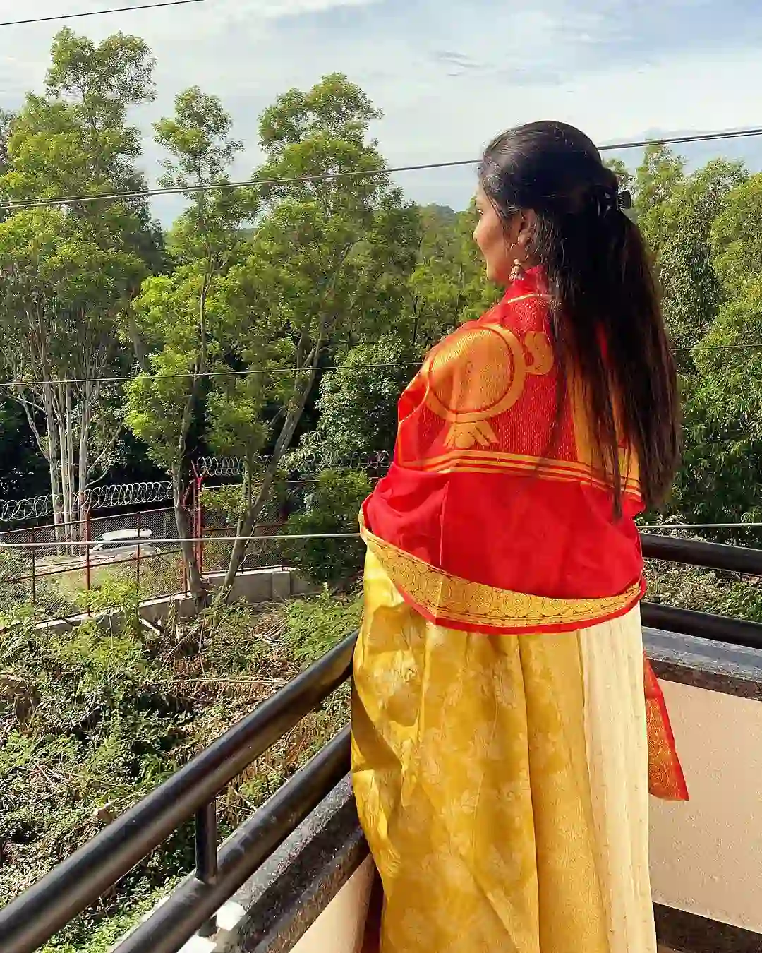 Sreemukhi visited tirumala temple along with minister roja photos