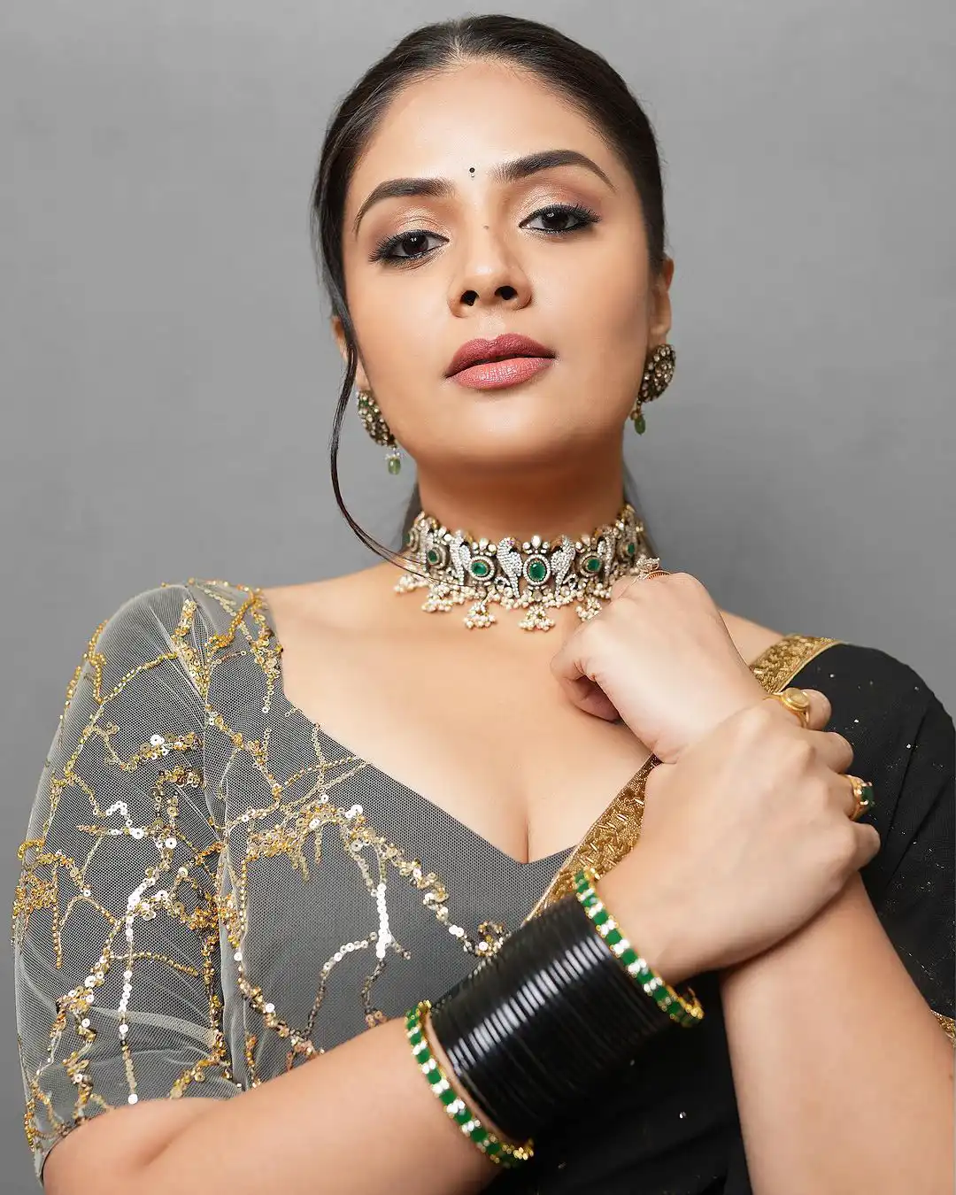 Sreemukhi Shines in Black Saree