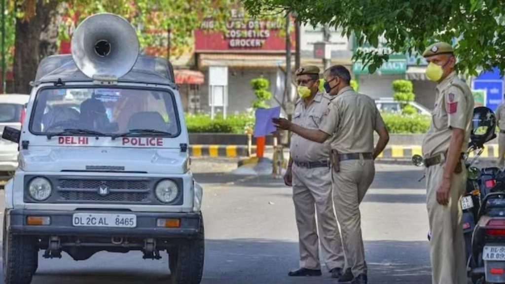 Strange Thieves in Delhi