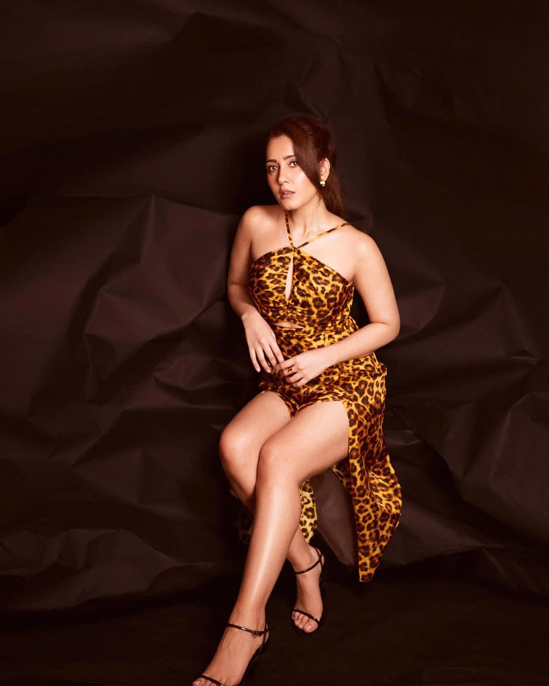 Tollywood actress Raashi Khanna latest photos gone viral