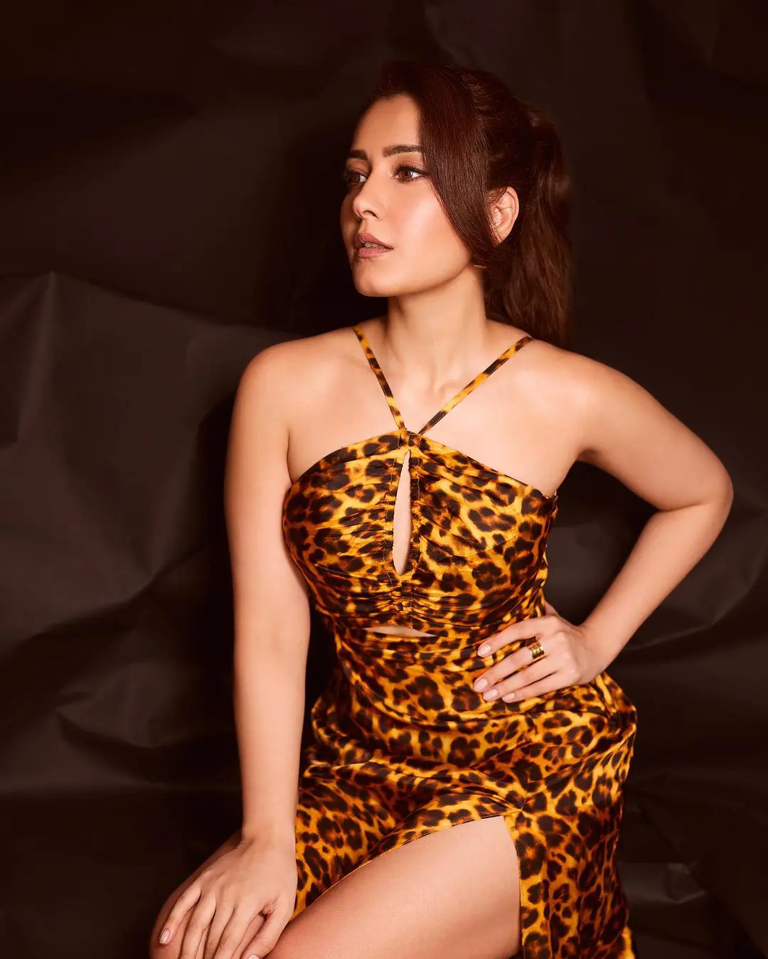 Tollywood actress Raashi Khanna latest photos gone viral