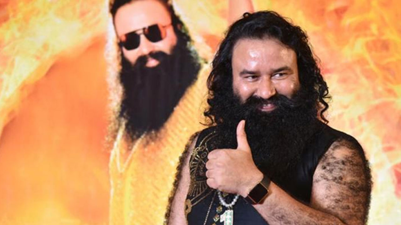 Dera chief: డేరా బాబాపై మరోసారి దయ చూపిన హర్యానా ప్రభుత్వం.. ఈసారి 30 రోజుల పెరోల్ Dera chief: డేరా బాబాపై మరోసారి దయ చూపిన హర్యానా ప్రభుత్వం.. ఈసారి 30 రోజుల పెరోల్