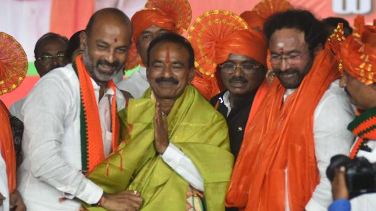 BJP Telangana: ఈటల రాజేందర్కు ప్రమోషన్ ఇచ్చిన బీజేపీ.. కొత్తగా వచ్చిన పదవేంటో తెలుసా? BJP Telangana: ఈటల రాజేందర్కు ప్రమోషన్ ఇచ్చిన బీజేపీ.. కొత్తగా వచ్చిన పదవేంటో తెలుసా?