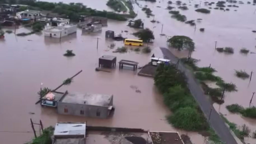 9 dead as torrential rains lash in Gujarat and Junagadh receives 398 mm