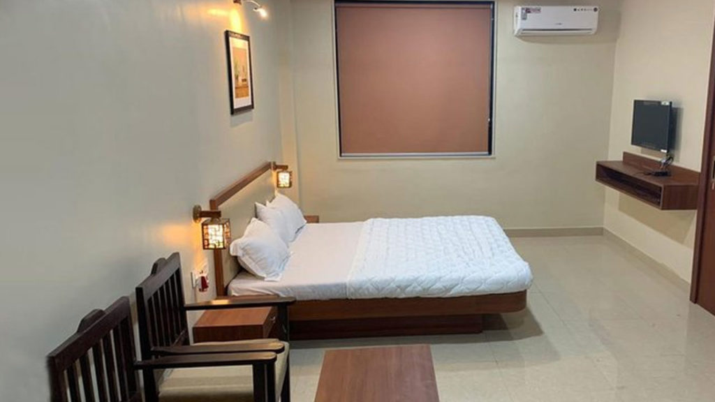 Hotel like room will be available at railway station for just Rs one hundred