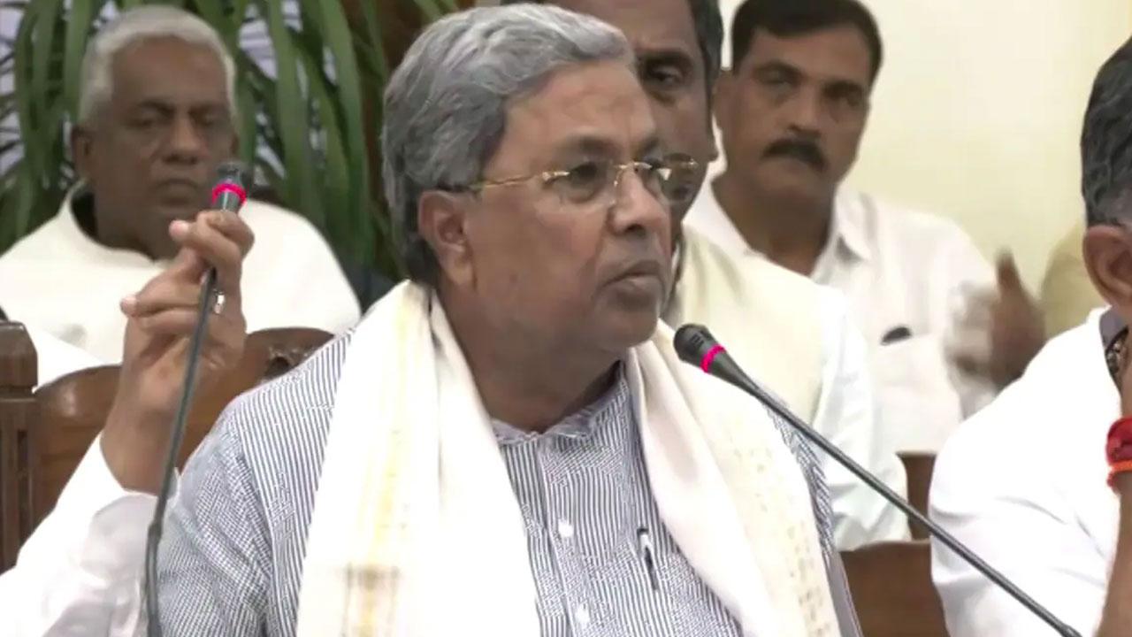 Karntaka Politics: అది నిరూపిస్తే రాజకీయాలకు గుడ్ బై చెప్తా అని సంచలన ప్రకటన చేసిన కర్ణాటక సీఎం Karntaka Politics: అది నిరూపిస్తే రాజకీయాలకు గుడ్ బై చెప్తా అని సంచలన ప్రకటన చేసిన కర్ణాటక సీఎం
