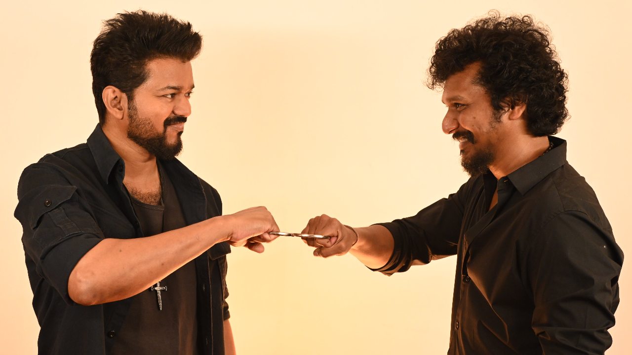 Leo : లియోకి గుమ్మడికాయ కొట్టేసిన విజయ్.. టీజర్ అండ్ సాంగ్స్తో ప్రమోషన్.. Leo : లియోకి గుమ్మడికాయ కొట్టేసిన విజయ్.. టీజర్ అండ్ సాంగ్స్తో ప్రమోషన్..