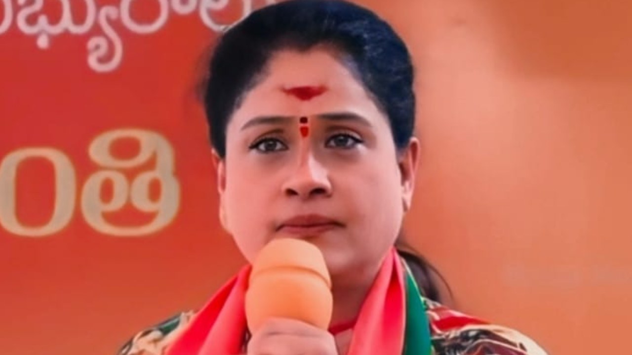 Vijayashanti: నాది పదవుల ప్రయాణ రాజకీయ జీవితం కాదు: విజయశాంతి మరోసారి సంచలన వ్యాఖ్యలు Vijayashanti: నాది పదవుల ప్రయాణ రాజకీయ జీవితం కాదు: విజయశాంతి మరోసారి సంచలన వ్యాఖ్యలు