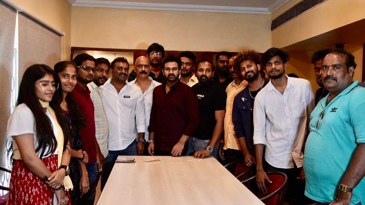 Viswa Karthikeya : రామా క్రియేషన్స్, నాని మూవీ వర్క్స్ ప్రొడక్షన్ నెంబర్ 1 సెట్స్పై.. హీరో విశ్వ కార్తికేయ బర్త్ డే వేడుకలు Viswa Karthikeya : రామా క్రియేషన్స్, నాని మూవీ వర్క్స్ ప్రొడక్షన్ నెంబర్ 1 సెట్స్పై.. హీరో విశ్వ కార్తికేయ బర్త్ డే వేడుకలు