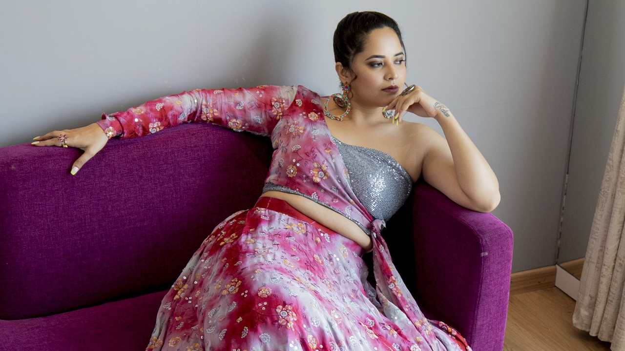Anasuya : అసలు అన్ని వదిలేస్తాను అని మళ్ళీ ట్వీట్ చేసిన అనసూయ.. నా పేరు లేకుండా ఏం జరగదా అంటూ ట్వీట్.. Anasuya : అసలు అన్ని వదిలేస్తాను అని మళ్ళీ ట్వీట్ చేసిన అనసూయ.. నా పేరు లేకుండా ఏం జరగదా అంటూ ట్వీట్..