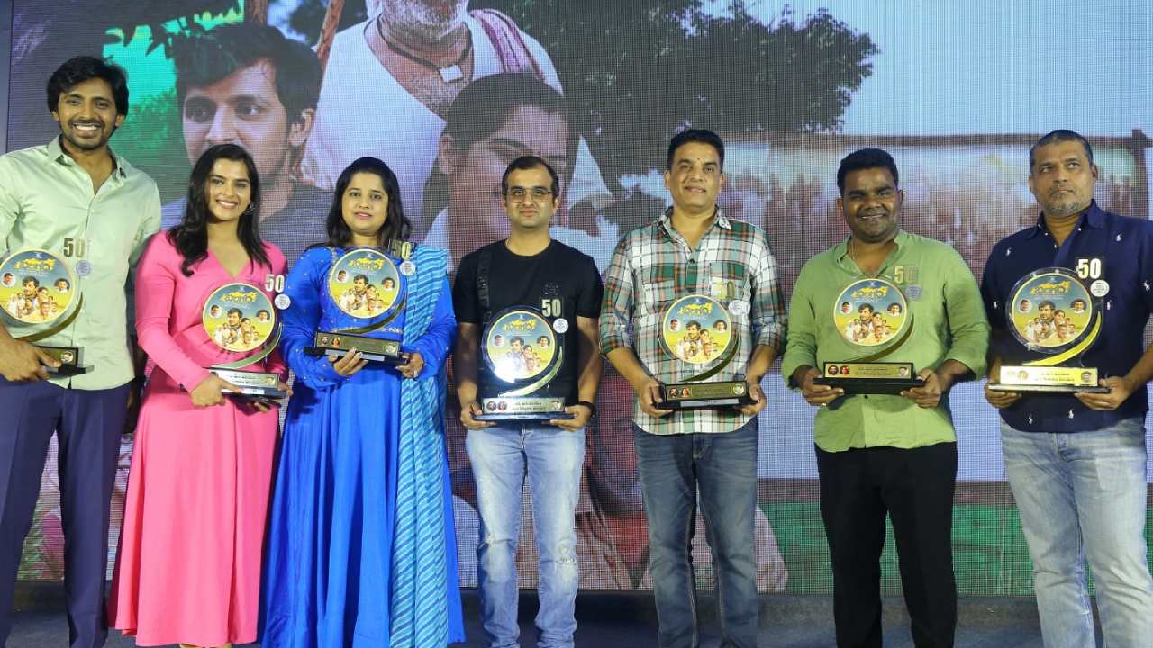 Balagam Movie : బలగం 100 అంతర్జాతీయ అవార్డుల వేడుక ఫొటోలు..