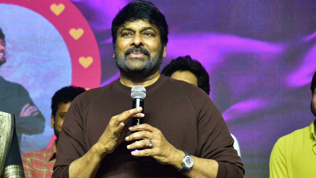 Chiranjeevi : అభిమానులు జీవితంలో లక్ష్యం లేకుండా తిరుగుతారు.. వేరే హీరో ఫ్యాన్స్తో గొడవలు పడతారు.. అభిమానులపై చిరంజీవి సంచలన వ్యాఖ్యలు.. Chiranjeevi : అభిమానులు జీవితంలో లక్ష్యం లేకుండా తిరుగుతారు.. వేరే హీరో ఫ్యాన్స్తో గొడవలు పడతారు.. అభిమానులపై చిరంజీవి సంచలన వ్యాఖ్యలు..