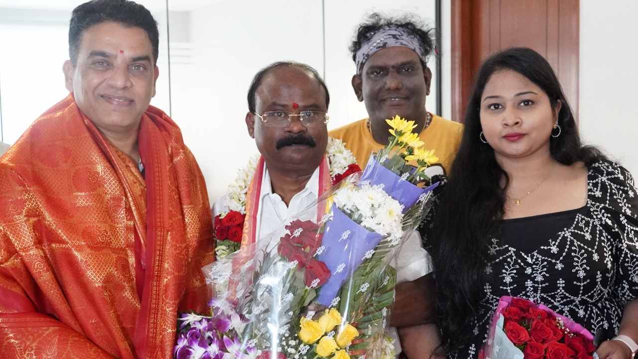 Jabardasth comedian Shanthi kumar turned as Director with Natho Nenu Movie Trailer released by Dil Raju
