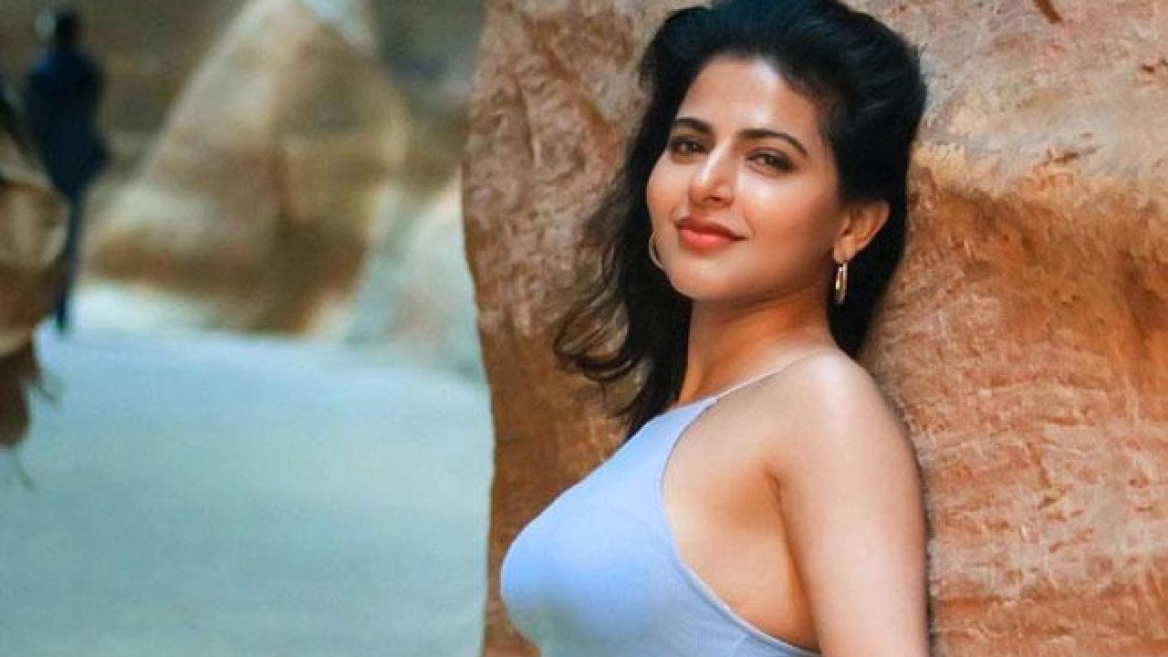 Iswarya Menon : పవన్ OGలో ఛాన్స్ కొట్టేసిన స్పై భామ ఐశ్వర్య.. నిజమేనా? Iswarya Menon : పవన్ OGలో ఛాన్స్ కొట్టేసిన స్పై భామ ఐశ్వర్య.. నిజమేనా?