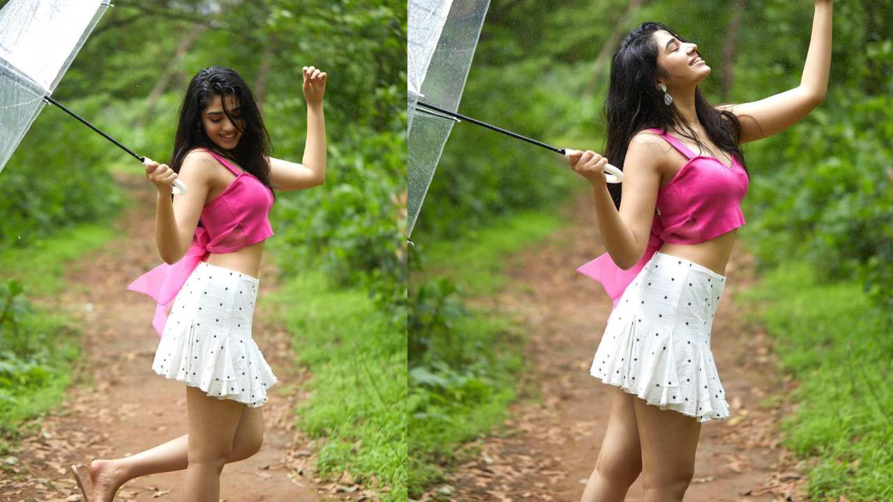 Krithi Shetty : వర్షంలో తడుస్తూ.. షార్ట్ స్కర్ట్‌లో కృతి అందాలు..