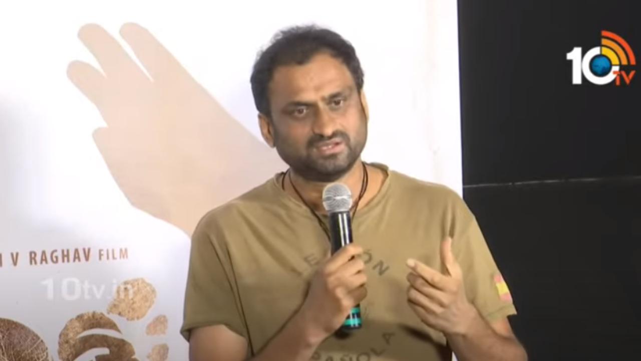 Director Mahi V Raghav : యాత్ర 2 వాళ్ళ కోసమే తీస్తున్నాం అనుకున్నా పర్లేదు.. ఏపీ ఓటర్లను తక్కువ అంచనా వేయొద్దు.. Director Mahi V Raghav : యాత్ర 2 వాళ్ళ కోసమే తీస్తున్నాం అనుకున్నా పర్లేదు.. ఏపీ ఓటర్లను తక్కువ అంచనా వేయొద్దు..