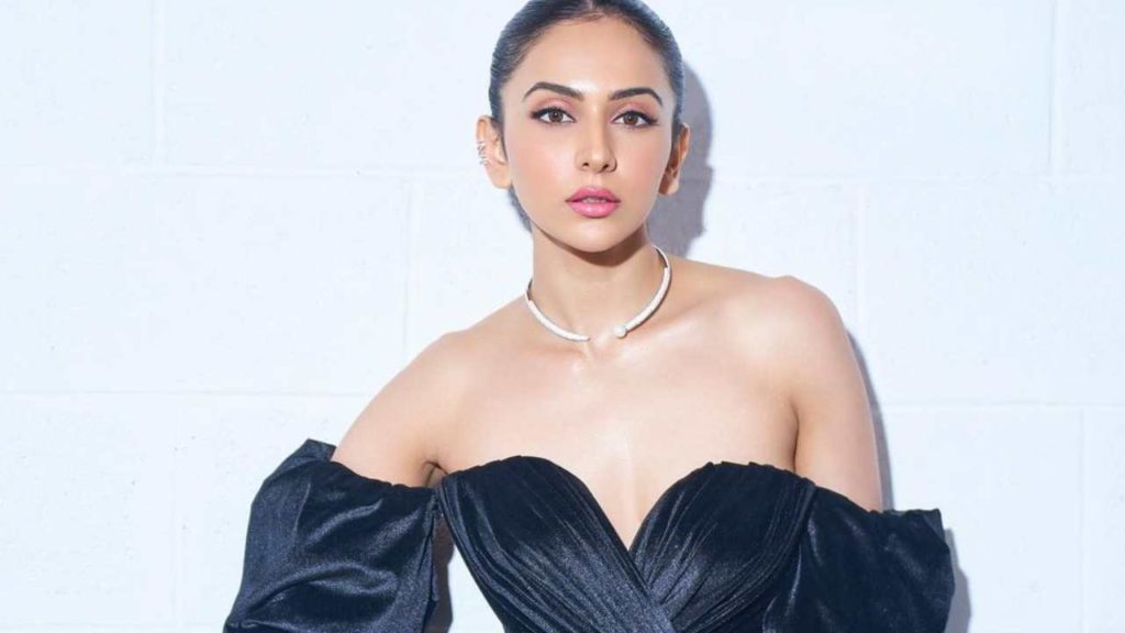 Rakul Preet Singh indirect comments on Nagarjuna for not coming offers in south