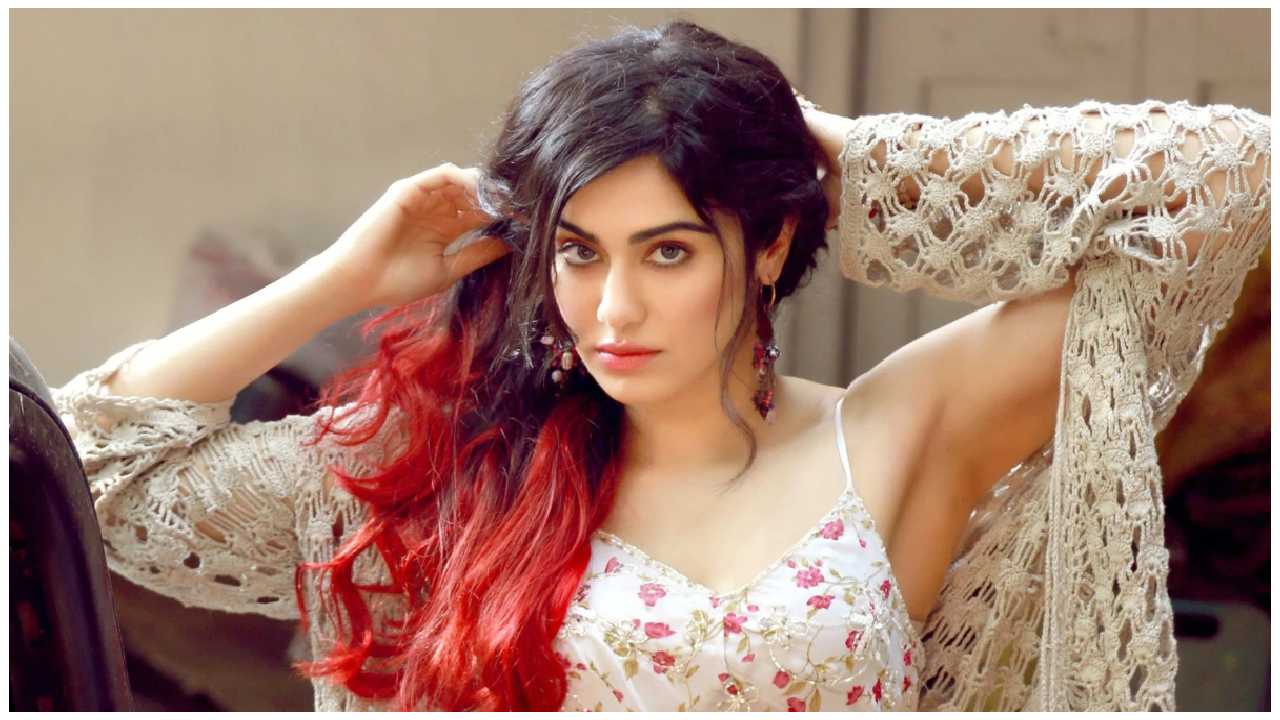 Adah Sharma : ప్రమోషన్లో అస్వస్థతకు గురైన అదా శర్మ.. వెంటనే హాస్పిటల్కి తరలింపు.. Adah Sharma : ప్రమోషన్లో అస్వస్థతకు గురైన అదా శర్మ.. వెంటనే హాస్పిటల్కి తరలింపు..