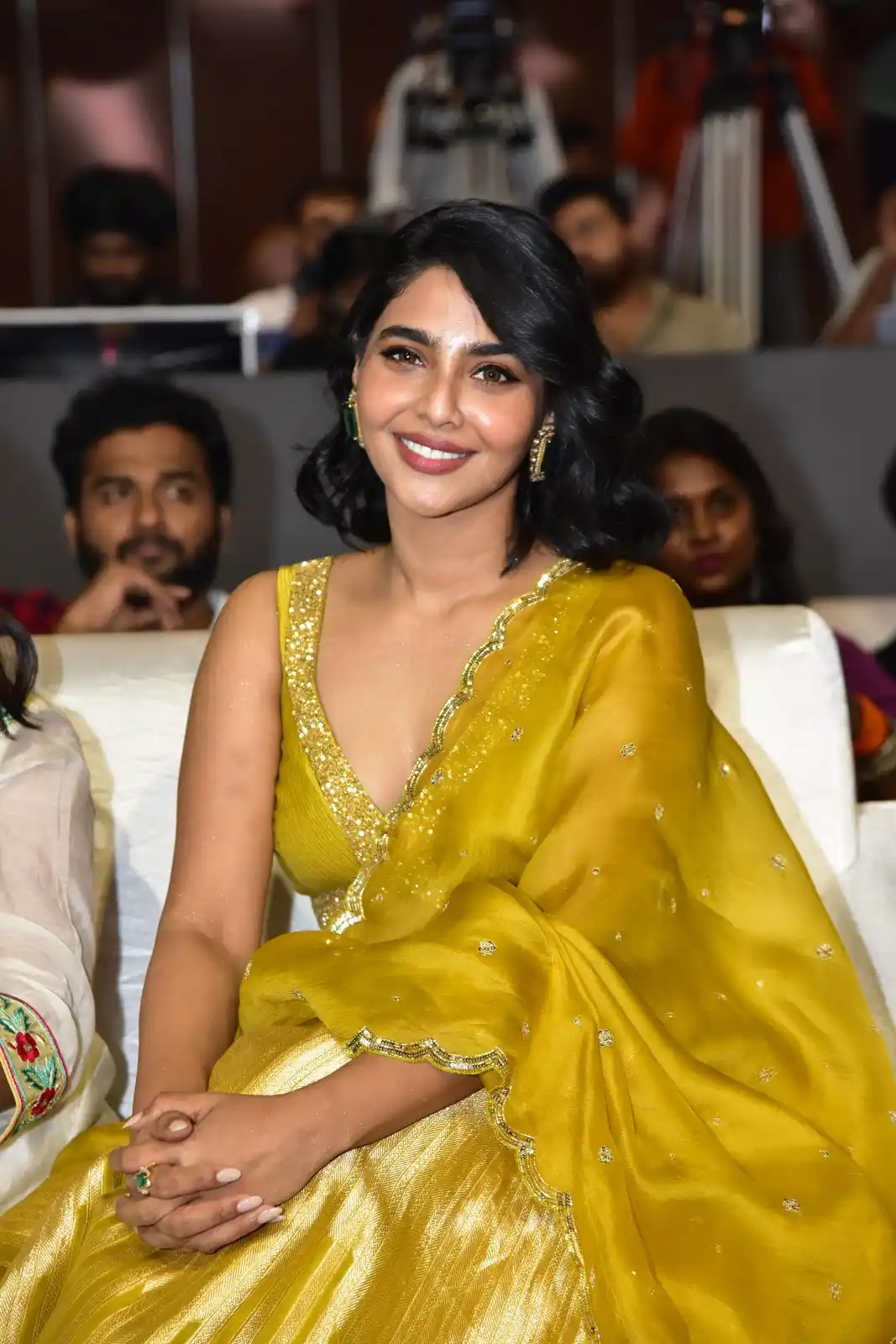 Aishwarya Lekshmi shines in King of Kotha Pre Release Event