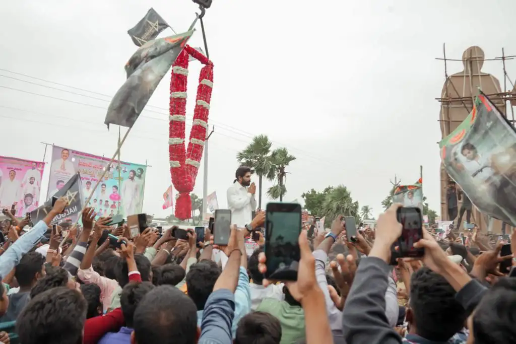Allu Arjun at Nalgonda for Kancharla Conventions Opening Ceremony