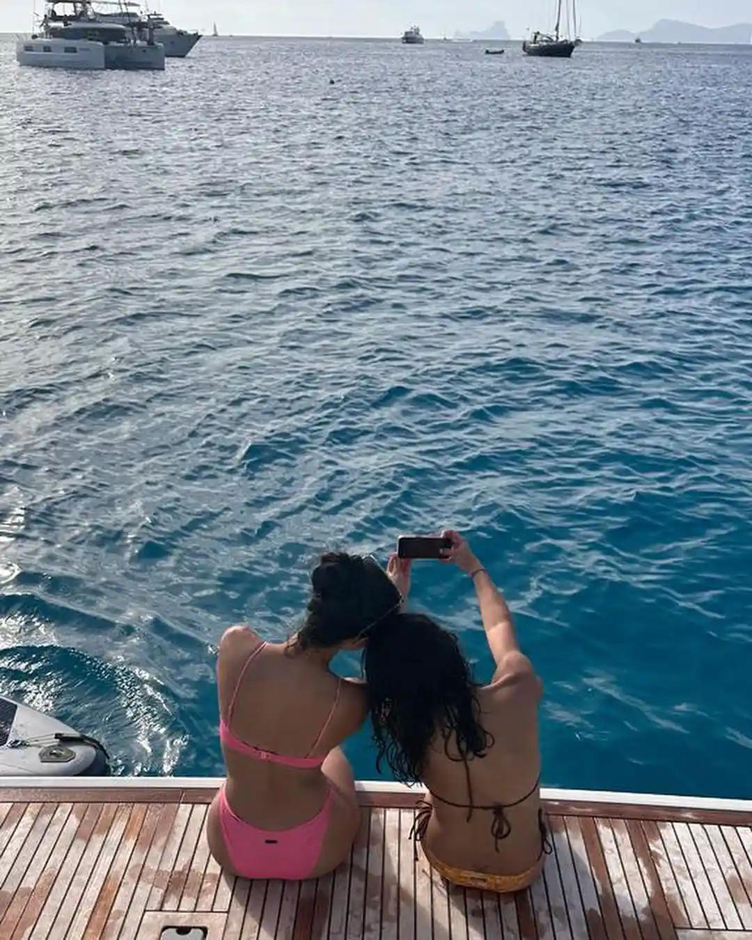 Ananya Pandey bikini photos gone viral in social media