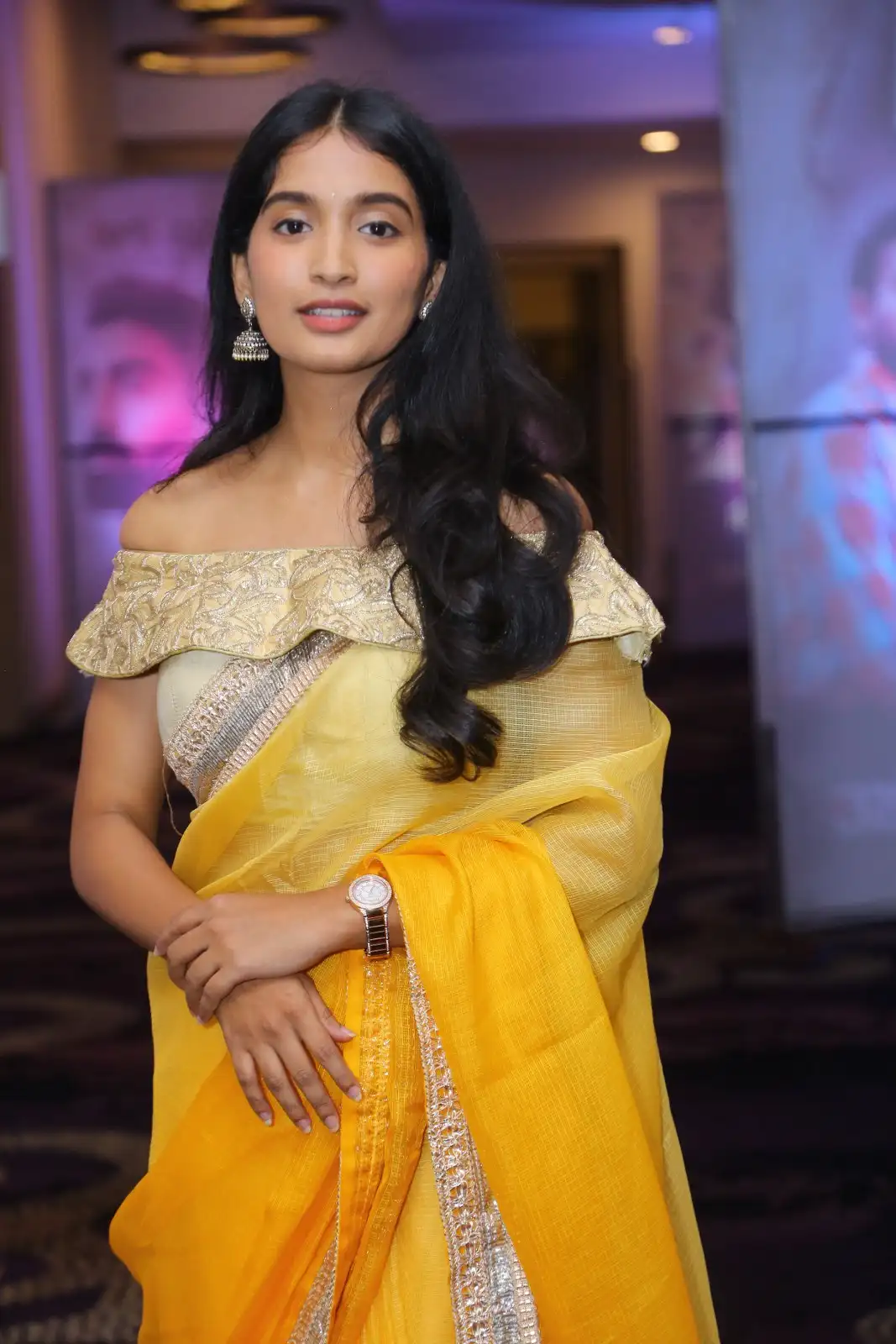 Sarkaaru Noukari Movie heroine Bhavana Shines in saree at Teaser Launch event