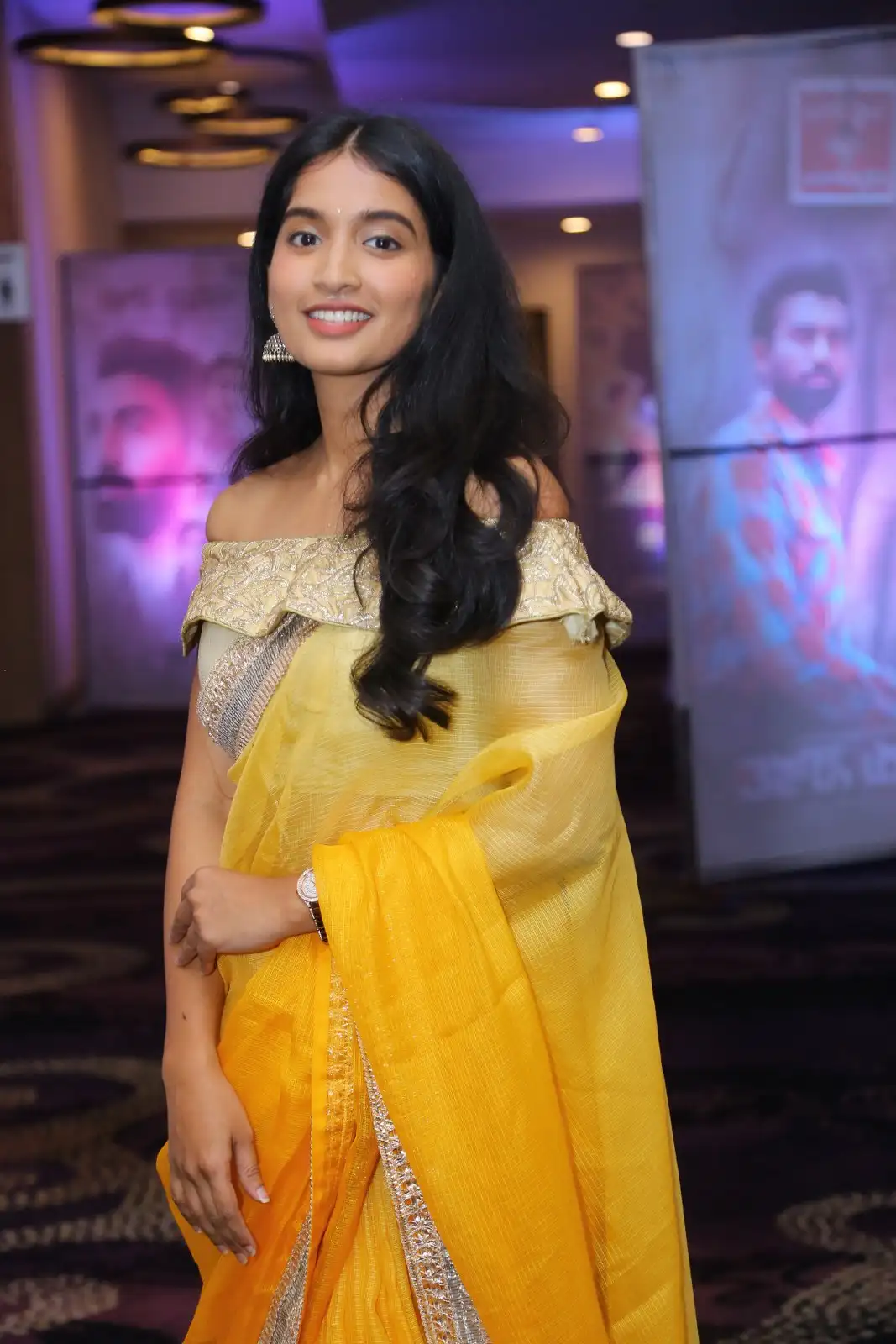 Sarkaaru Noukari Movie heroine Bhavana Shines in saree at Teaser Launch event