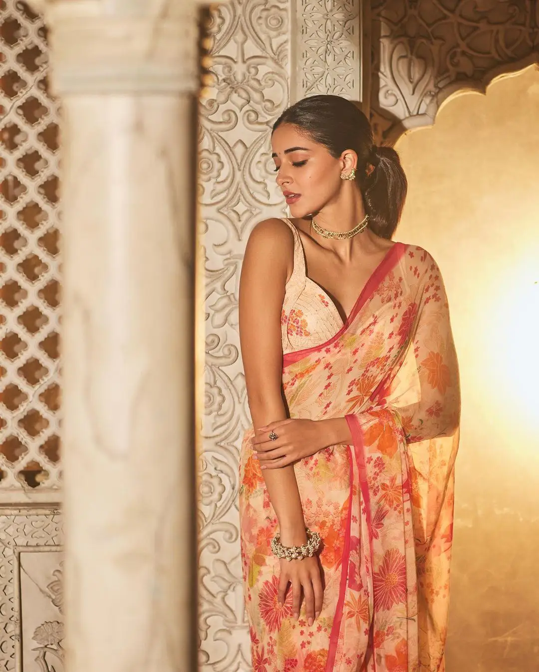 Bollywood Actress Ananya Panday saree photos gone viral
