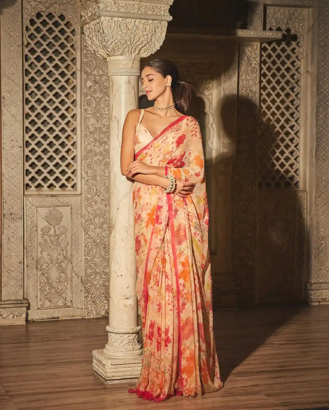 Bollywood Actress Ananya Panday saree photos gone viral