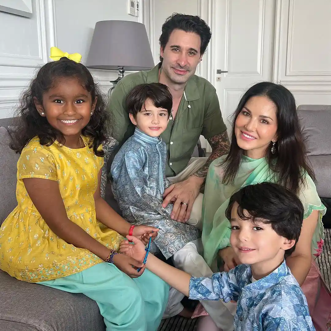 Bollywood Actress Sunny Leone Rakhi Celebration photos