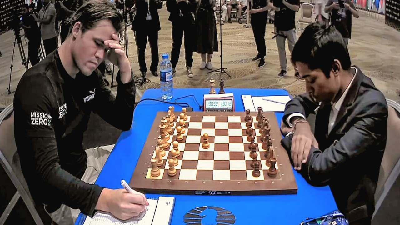 Chess World Cup 2023 Final : చెస్ ప్రపంచకప్ ఫైనల్.. రెండో గేమ్ కూడా డ్రా నే.. ఇక ట్రై బ్రేక్లోనే.. Chess World Cup 2023 Final : చెస్ ప్రపంచకప్ ఫైనల్.. రెండో గేమ్ కూడా డ్రా నే.. ఇక ట్రై బ్రేక్లోనే..