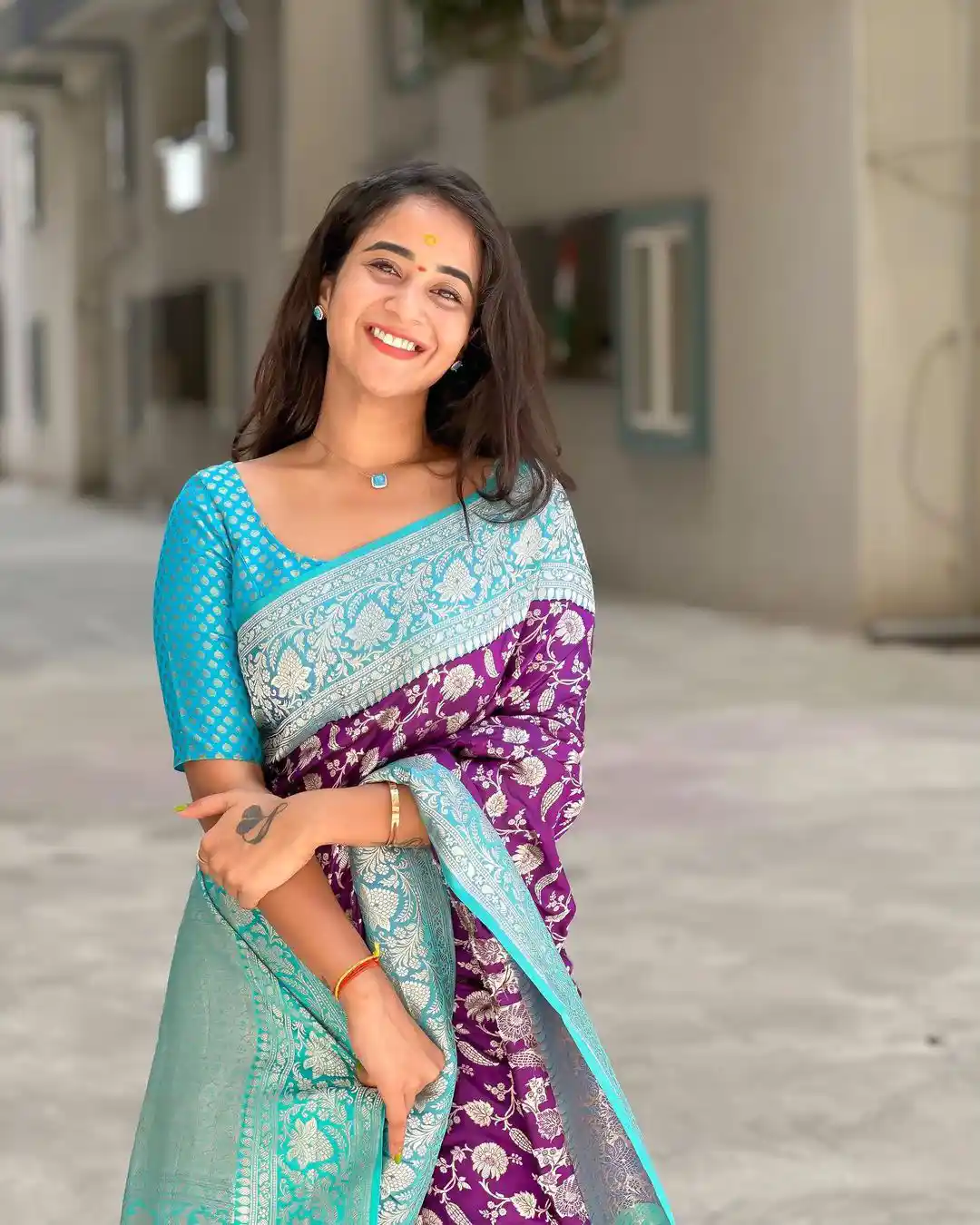 Deepthi Sunaina Shines in Saree on Varalakshmi Vratam Day