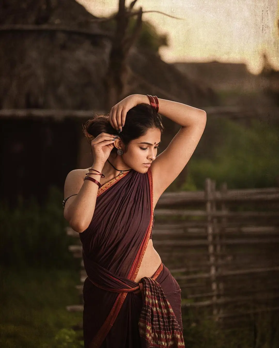 Divi Vadthya Stunning Looks in Saree looks like a Beautiful Village Girl 