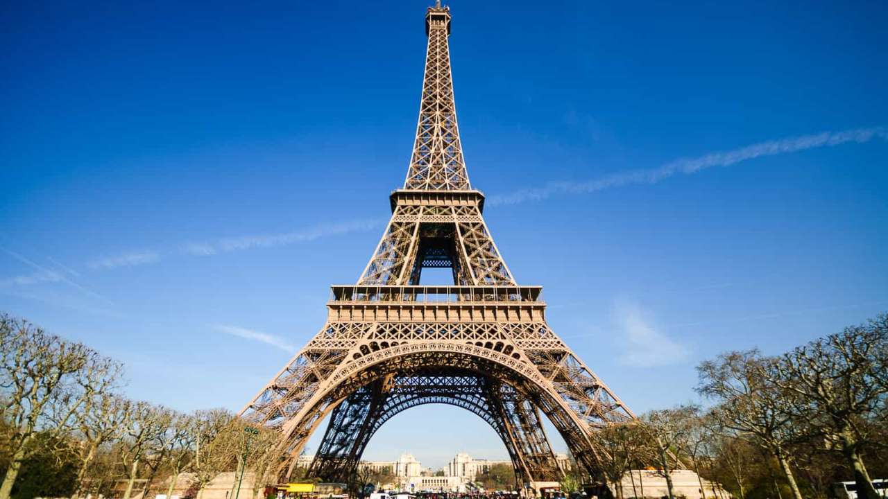 Eiffel Tower : మద్యం మత్తులో రాత్రంతా ఈఫిల్ టవర్ పైనే.. అనుమతి లేని ఎత్తైన ప్రదేశానికి వెళ్లిన ఇద్దరు పర్యాటకులు అరెస్టు Eiffel Tower : మద్యం మత్తులో రాత్రంతా ఈఫిల్ టవర్ పైనే.. అనుమతి లేని ఎత్తైన ప్రదేశానికి వెళ్లిన ఇద్దరు పర్యాటకులు అరెస్టు