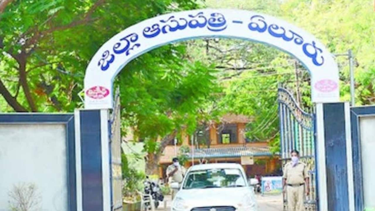 Eluru Govt Hospital : ఏలూరు ప్రభుత్వాస్పత్రిలో దారుణం.. ఆపరేషన్ తర్వాత మహిళ కడుపులో కత్తెర వదిలేసి కుట్లేసిన వైద్యులు Eluru Govt Hospital : ఏలూరు ప్రభుత్వాస్పత్రిలో దారుణం.. ఆపరేషన్ తర్వాత మహిళ కడుపులో కత్తెర వదిలేసి కుట్లేసిన వైద్యులు