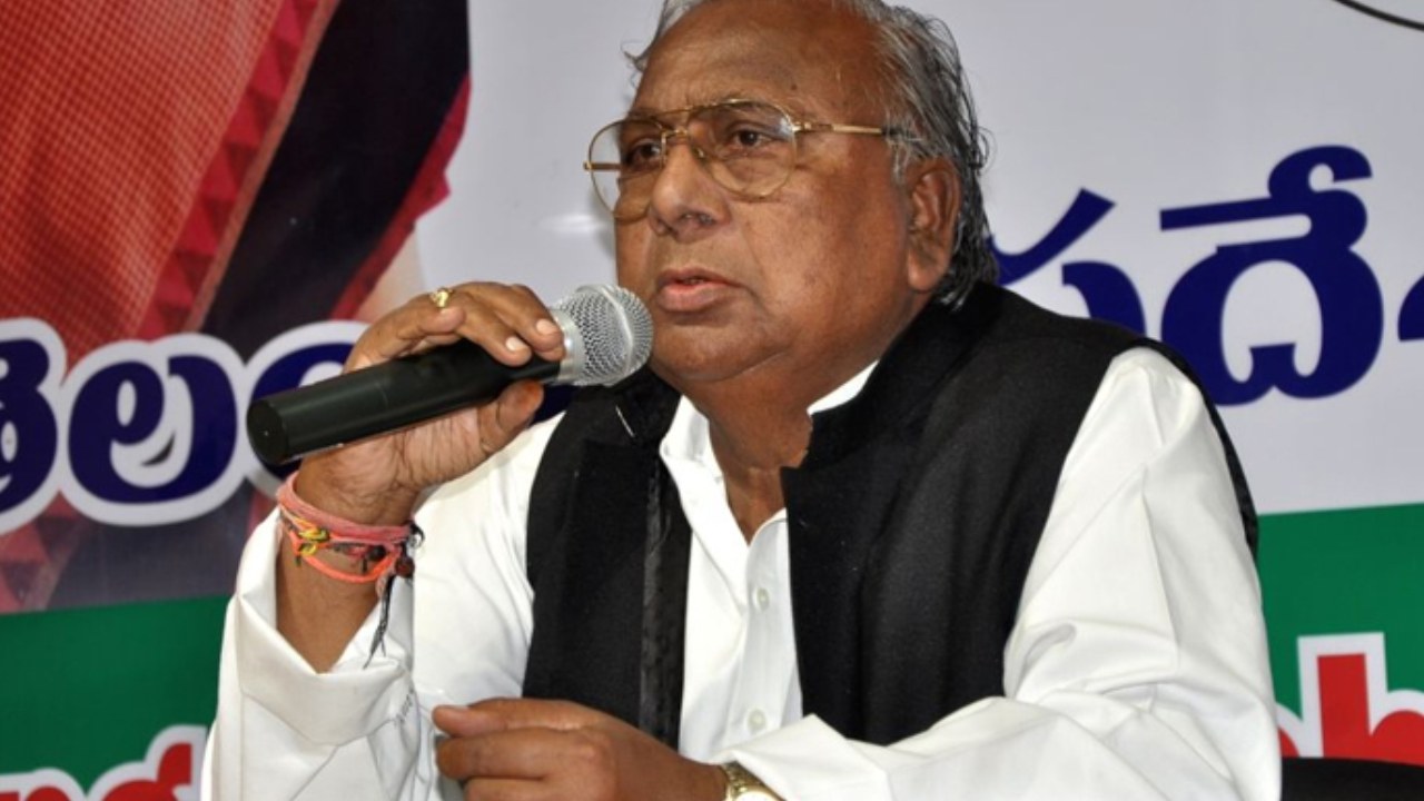 Hanumantha Rao: హైదరాబాద్ నగర శివారులో కాంగ్రెస్ బీసీ గర్జన సభ.. రేవంత్కు భద్రత తొలగించడంపై ఆగ్రహం Hanumantha Rao: హైదరాబాద్ నగర శివారులో కాంగ్రెస్ బీసీ గర్జన సభ.. రేవంత్కు భద్రత తొలగించడంపై ఆగ్రహం
