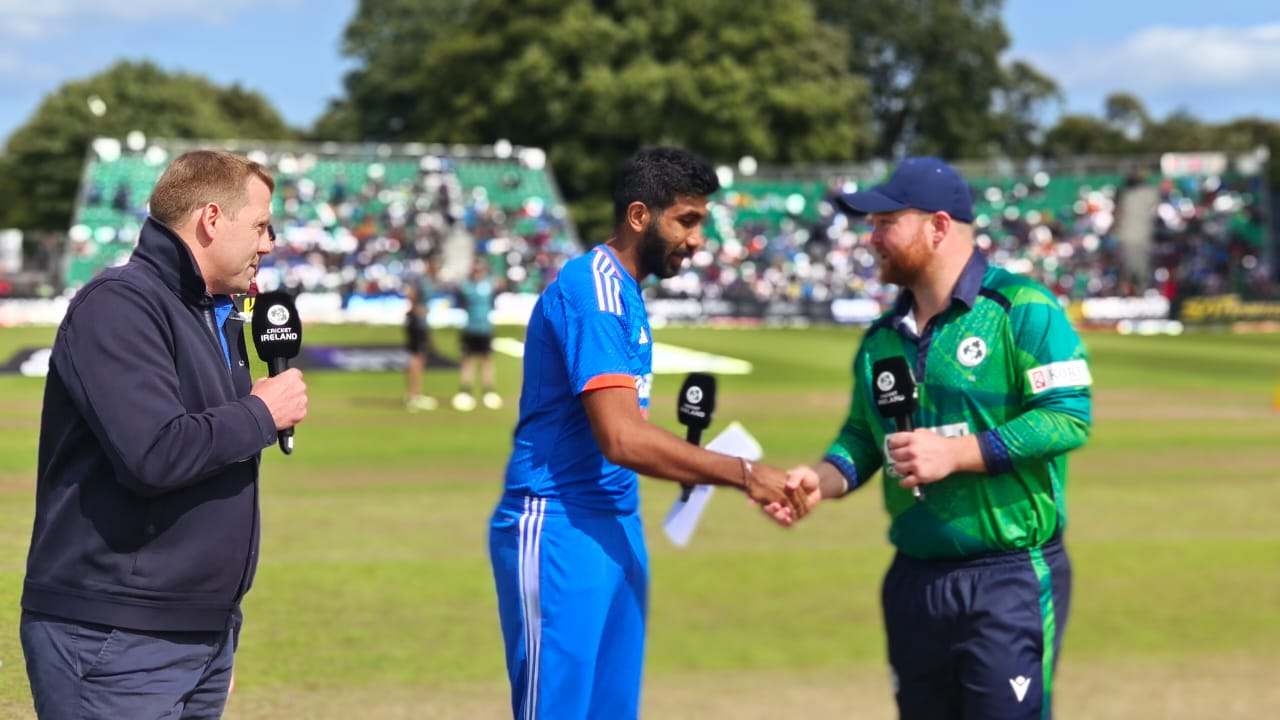 IRE vs IND 3rd T20 : భారత ఆశలపై నీళ్లు చల్లిన వరుణుడు.. మూడో టీ20 మ్యాచ్ రద్దు.. Updates in Telugu IRE vs IND 3rd T20 : భారత ఆశలపై నీళ్లు చల్లిన వరుణుడు.. మూడో టీ20 మ్యాచ్ రద్దు.. Updates in Telugu